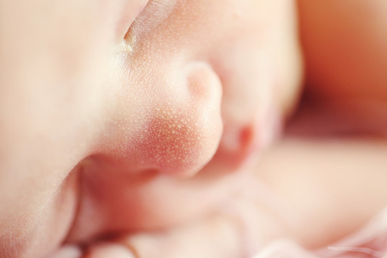 Baby sleeping Public Domain via TawnyNina (Pixabay)