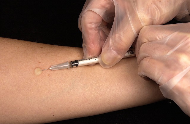 Vaccination Wikilmages (CC0 Public Domain) via Pixabay