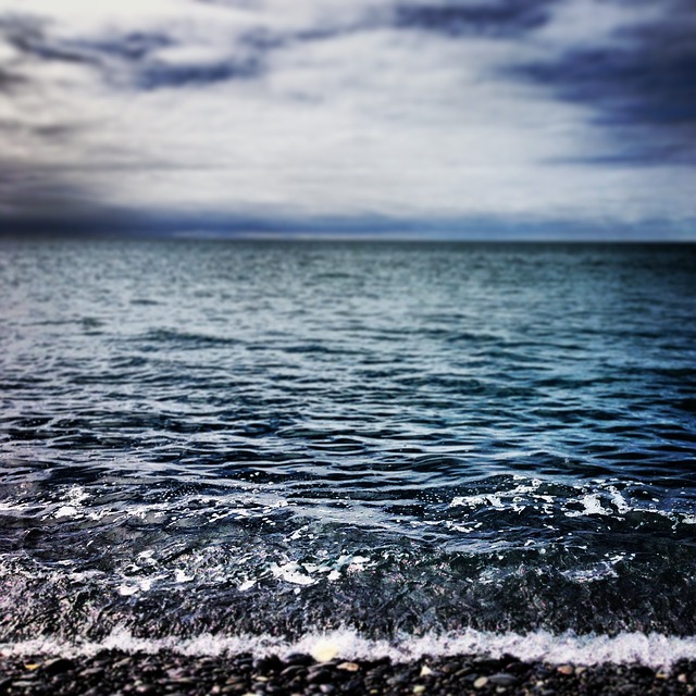 Ocean waves Unsplash (CC0 Public Domain via Pixabay)